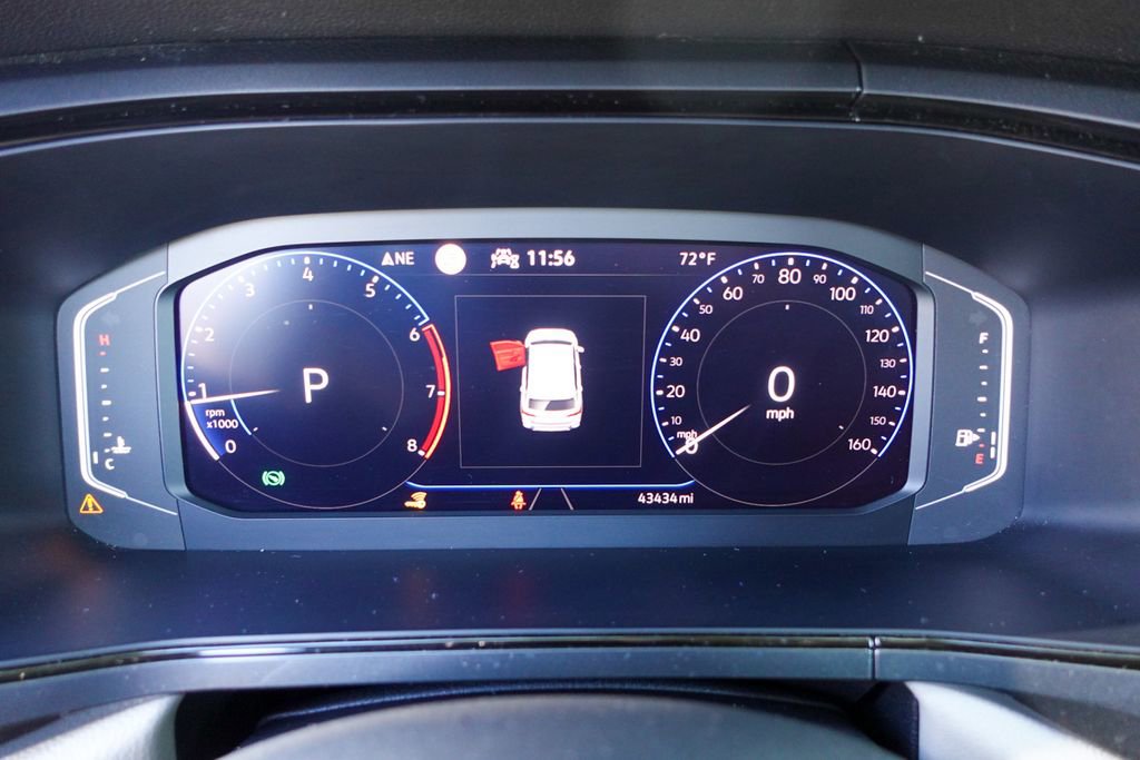 Used 2022 Volkswagen Taos SEL w/ Panoramic Sunroof Package image 16