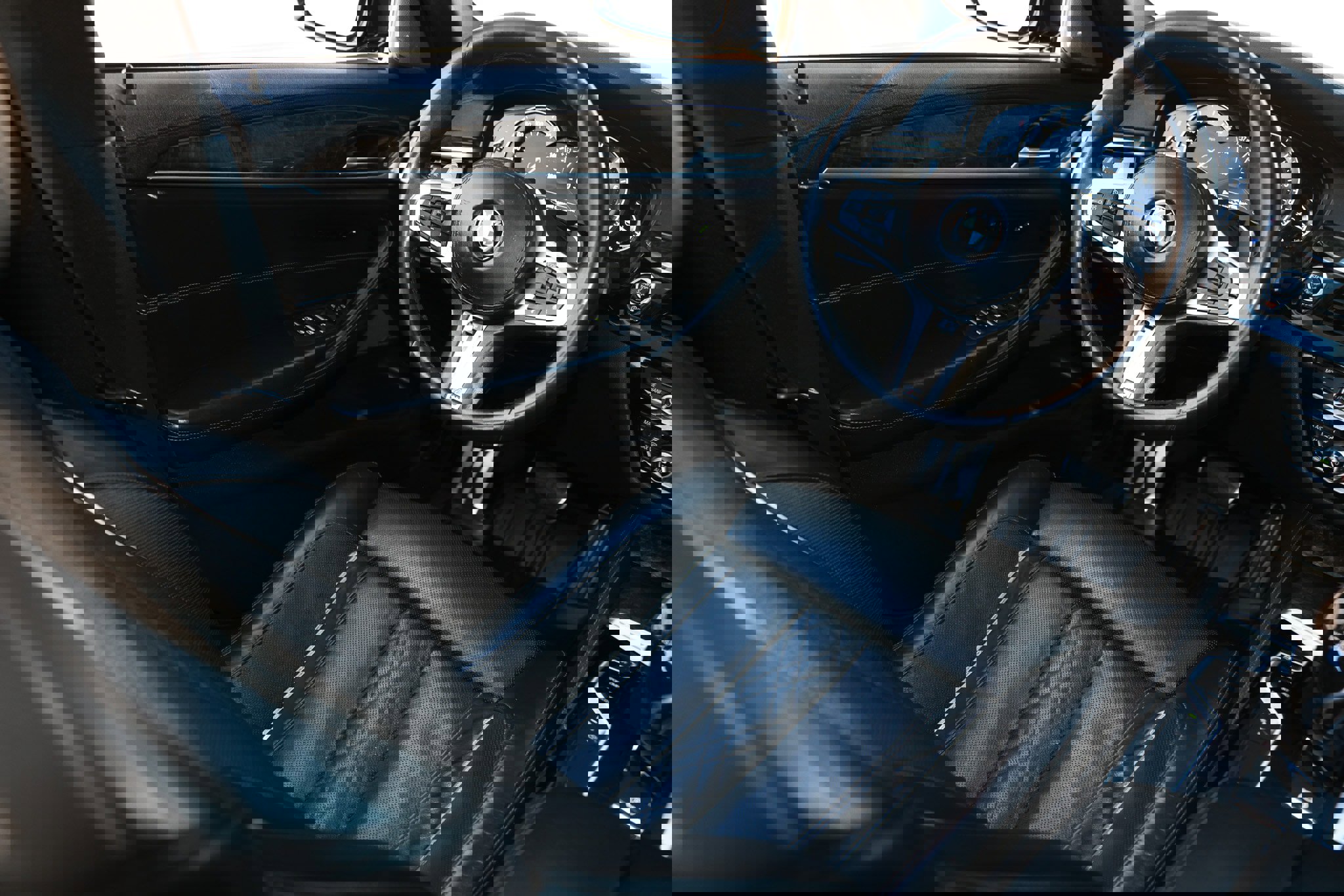 Used 2017 BMW 540i xDrive image 25