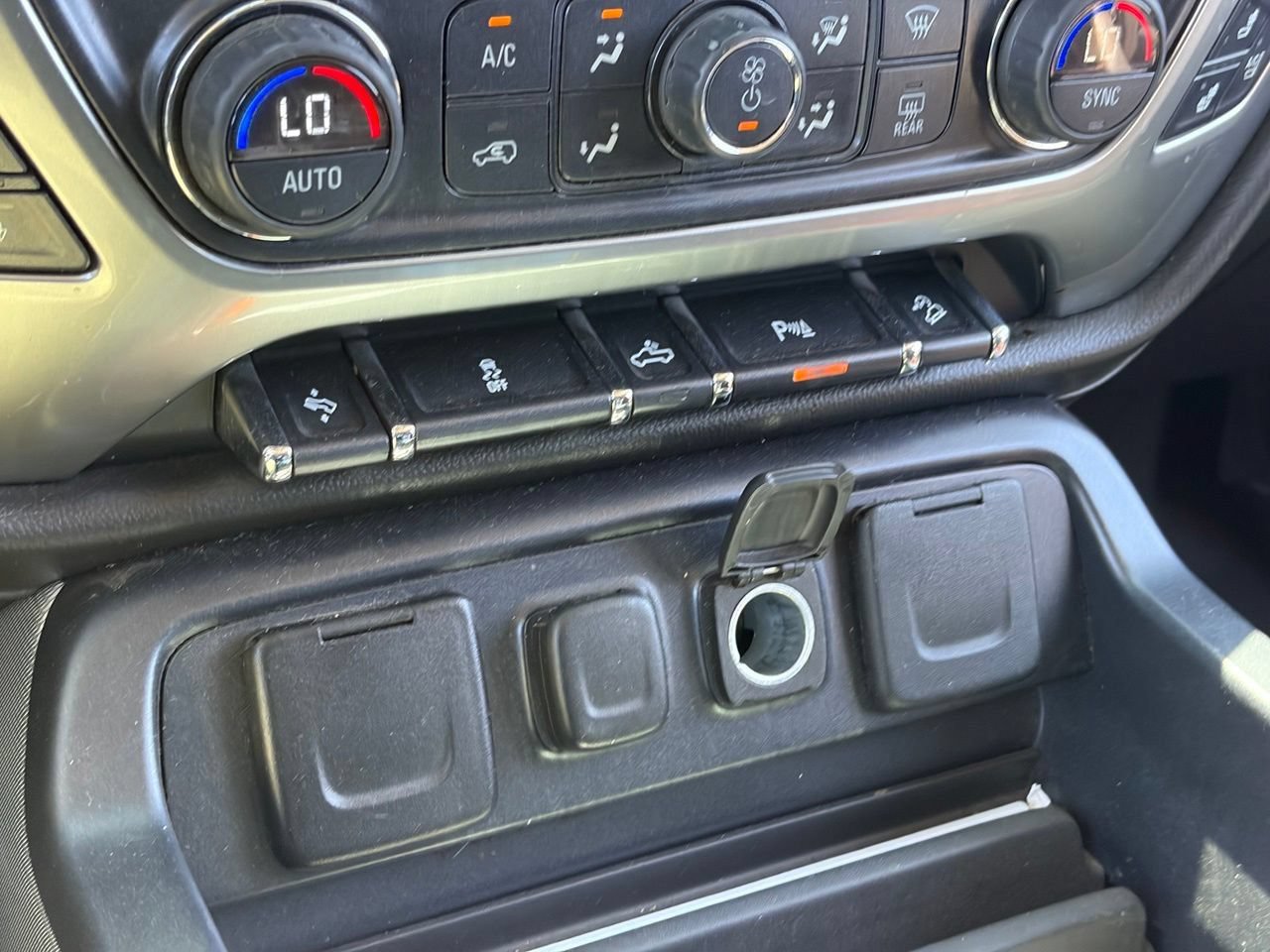 Used 2015 Chevrolet Silverado 1500 LTZ Z71 w/ Midnight Edition AWD/4WD image 8