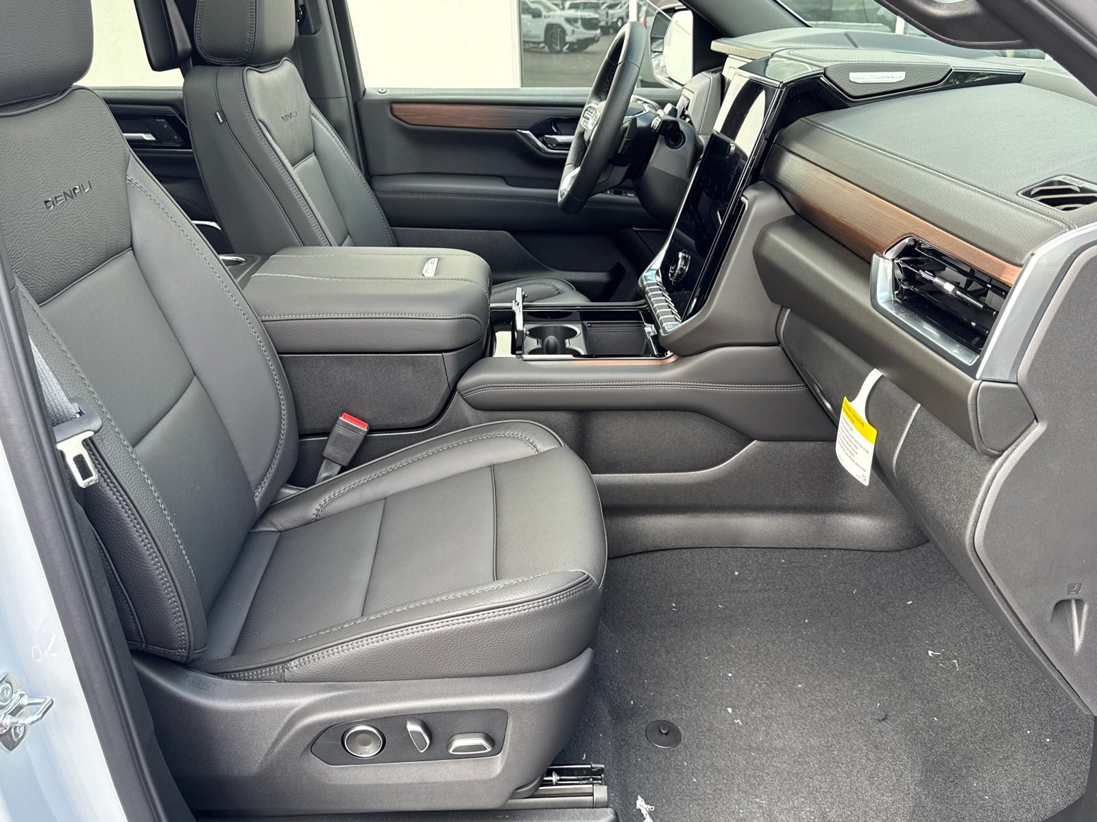 Used 2026 GMC Yukon XL Denali w/ Denali Reserve Package AWD/4WD image 17