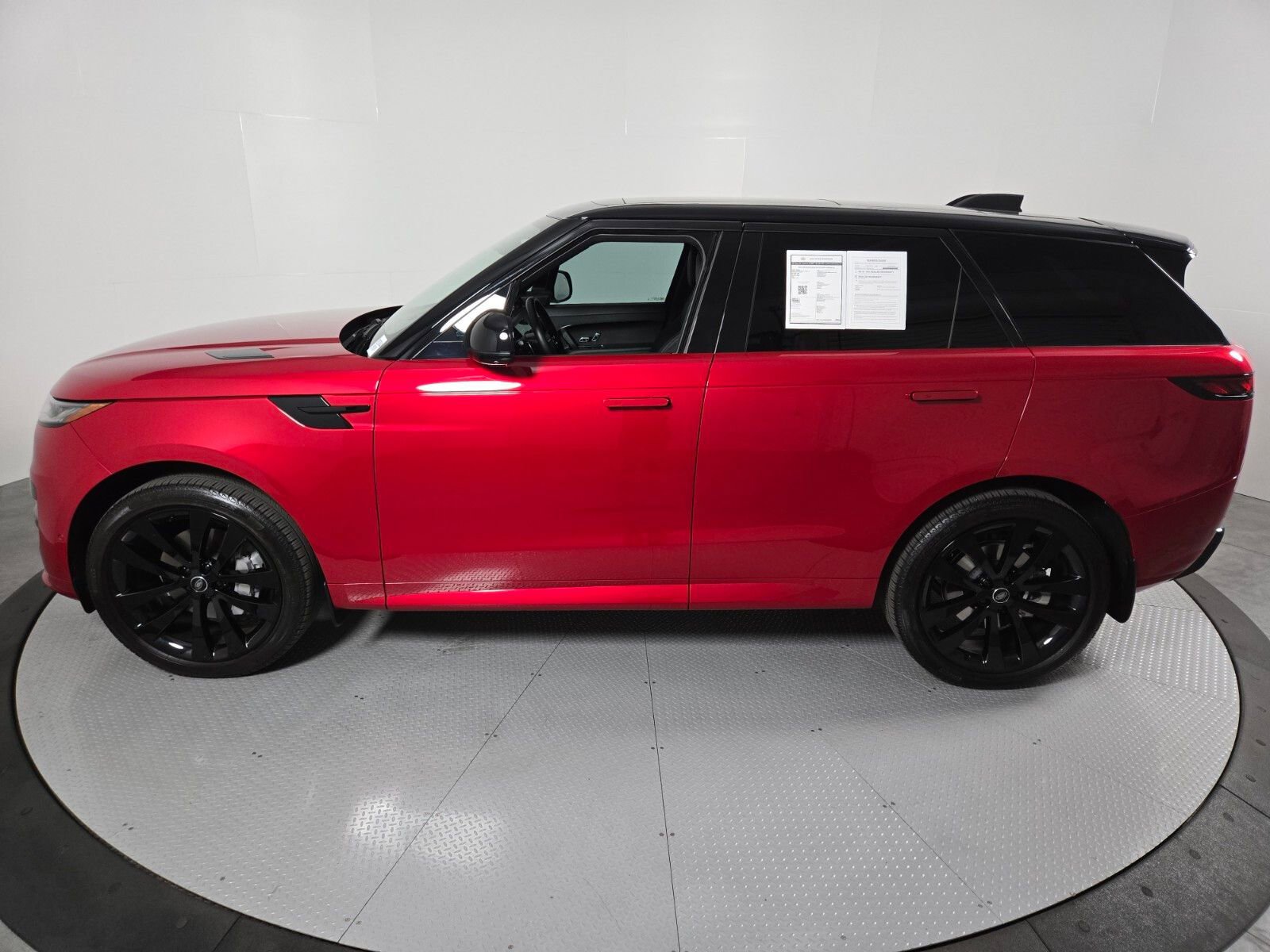 Used 2025 Land Rover Range Rover Sport Dynamic SE image 33