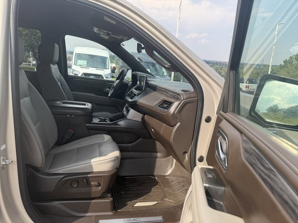 Used 2022 GMC Yukon SLT w/ SLT Luxury Package image 30