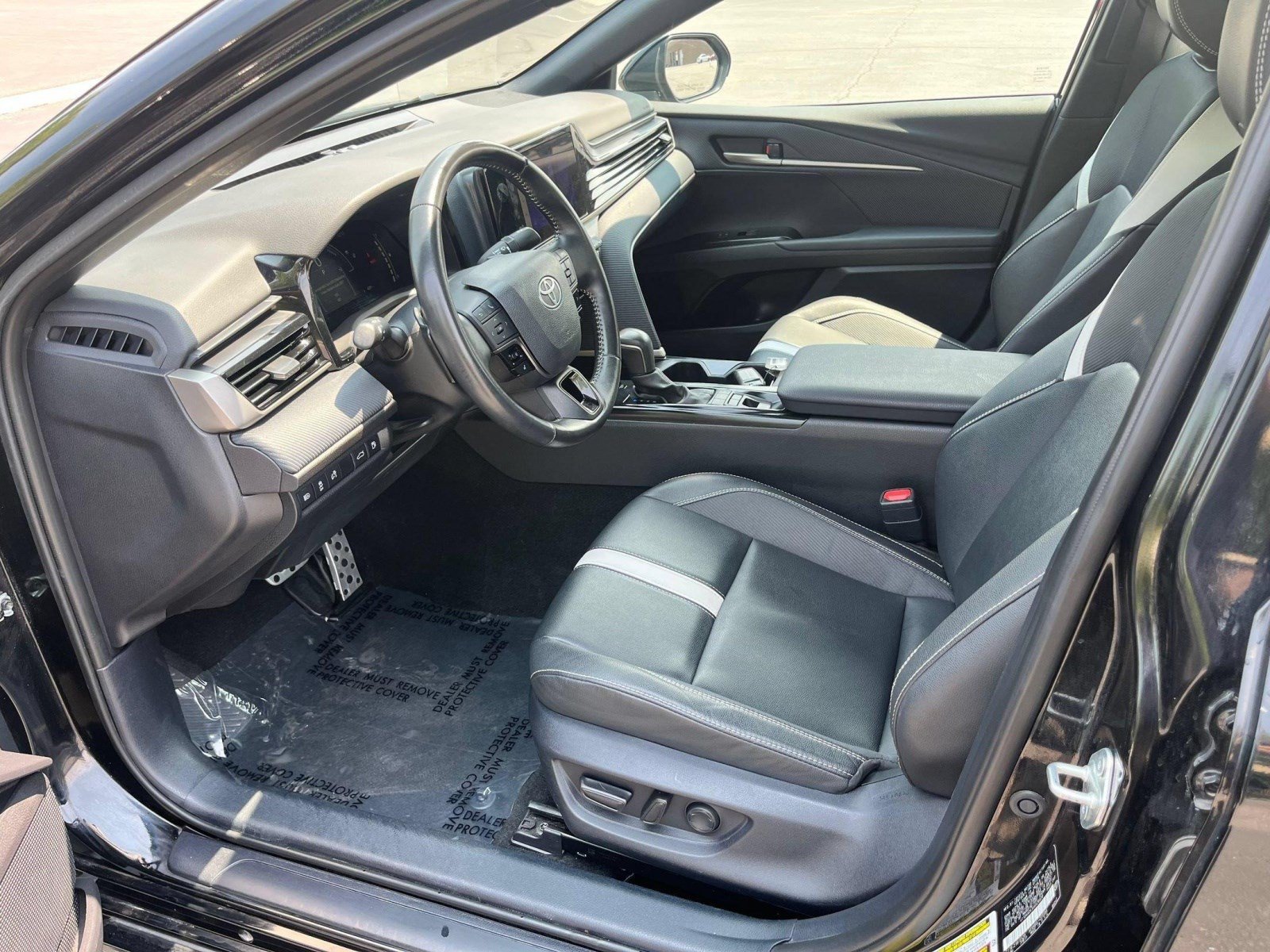 Used 2025 Toyota Camry SE FWD image 11