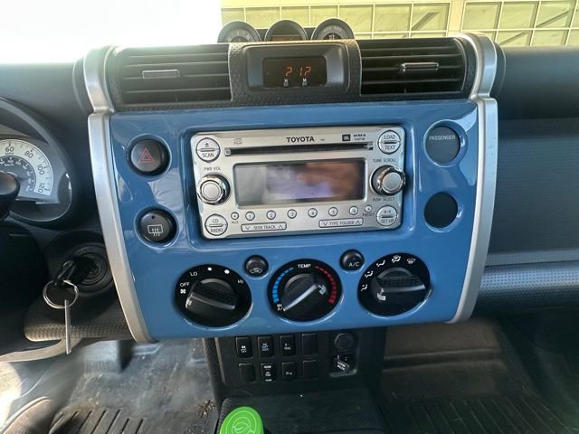 Used 2012 Toyota FJ Cruiser 4WD w/ Upgrade Pkg image 3