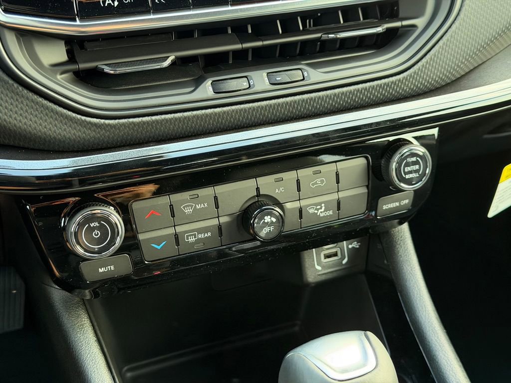 New 2026 Jeep Compass Latitude AWD/4WD image 17