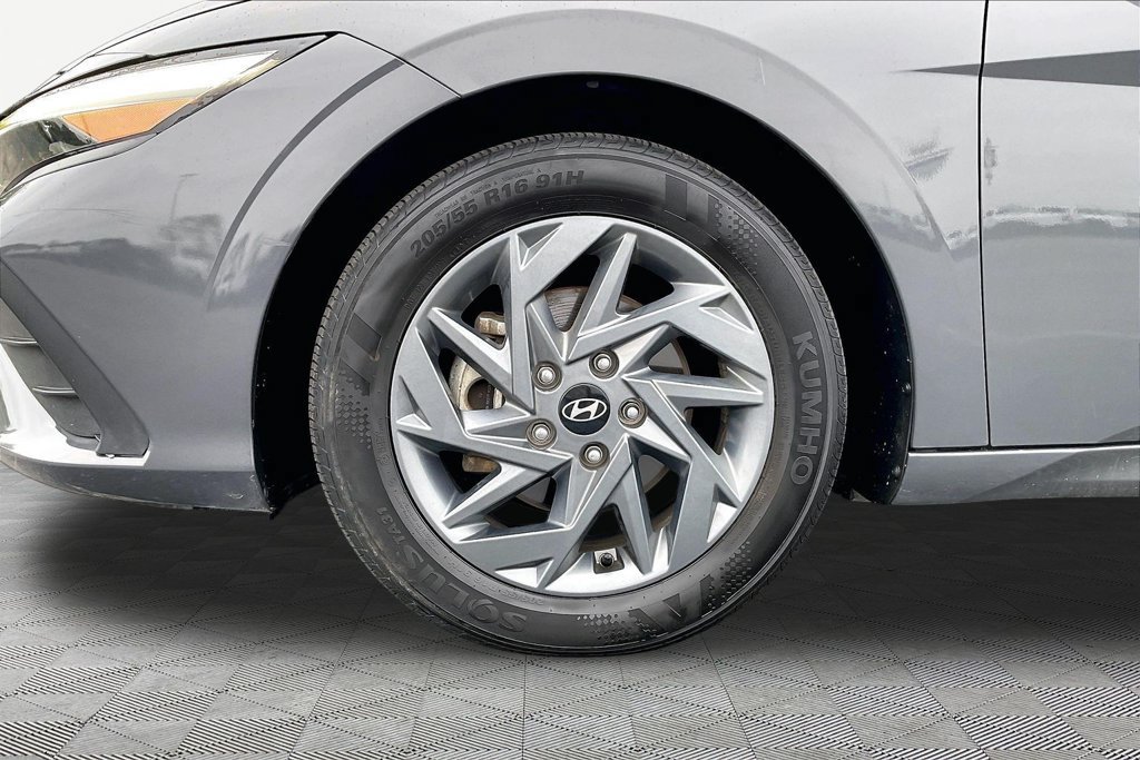 Used 2024 Hyundai Elantra SEL FWD image 36