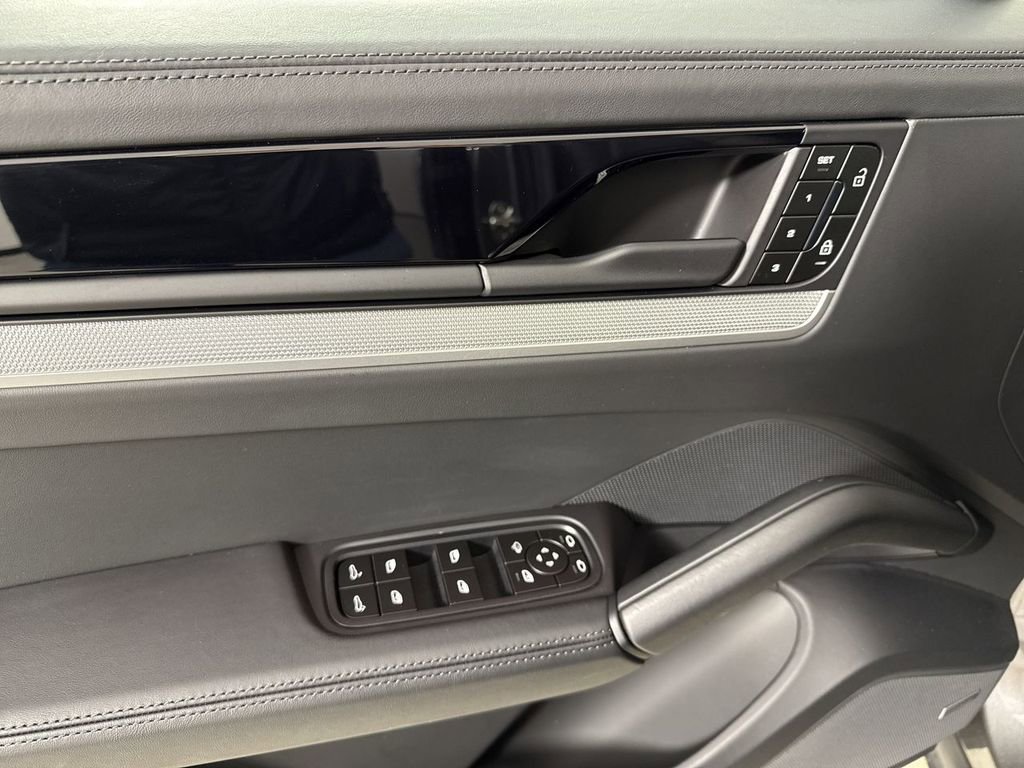 New 2026 Porsche Cayenne S image 34