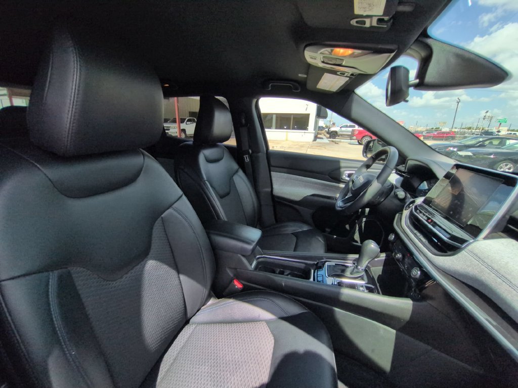 Used 2025 Jeep Compass Latitude AWD/4WD image 30