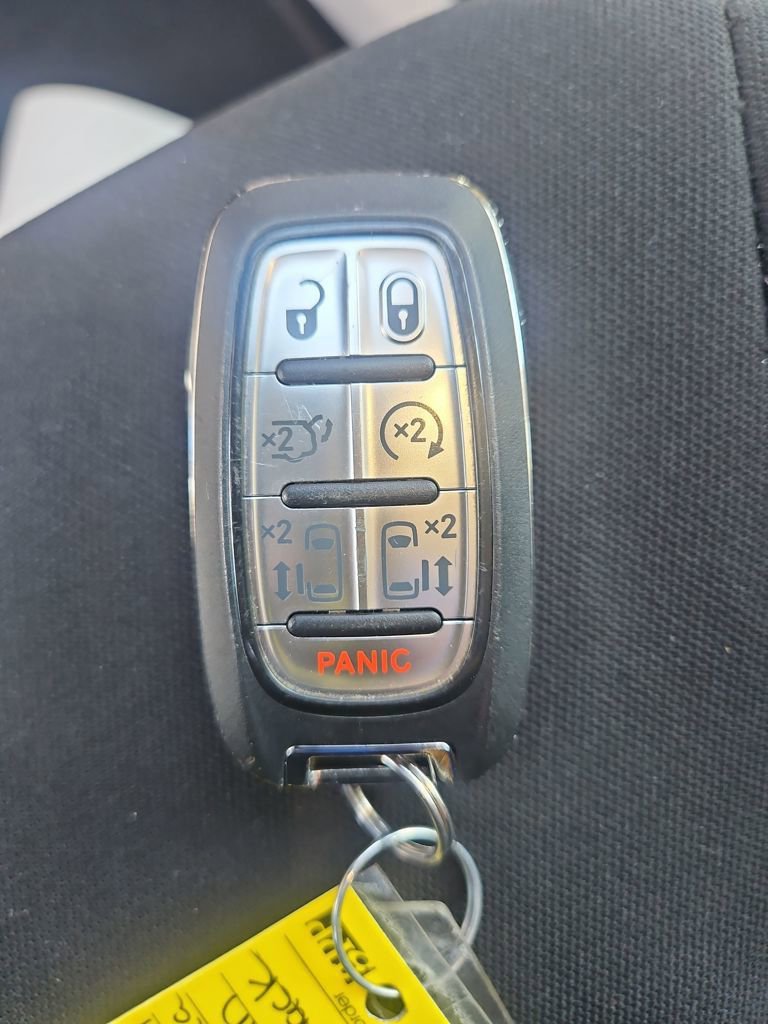 Used 2024 Chrysler Voyager LX image 33
