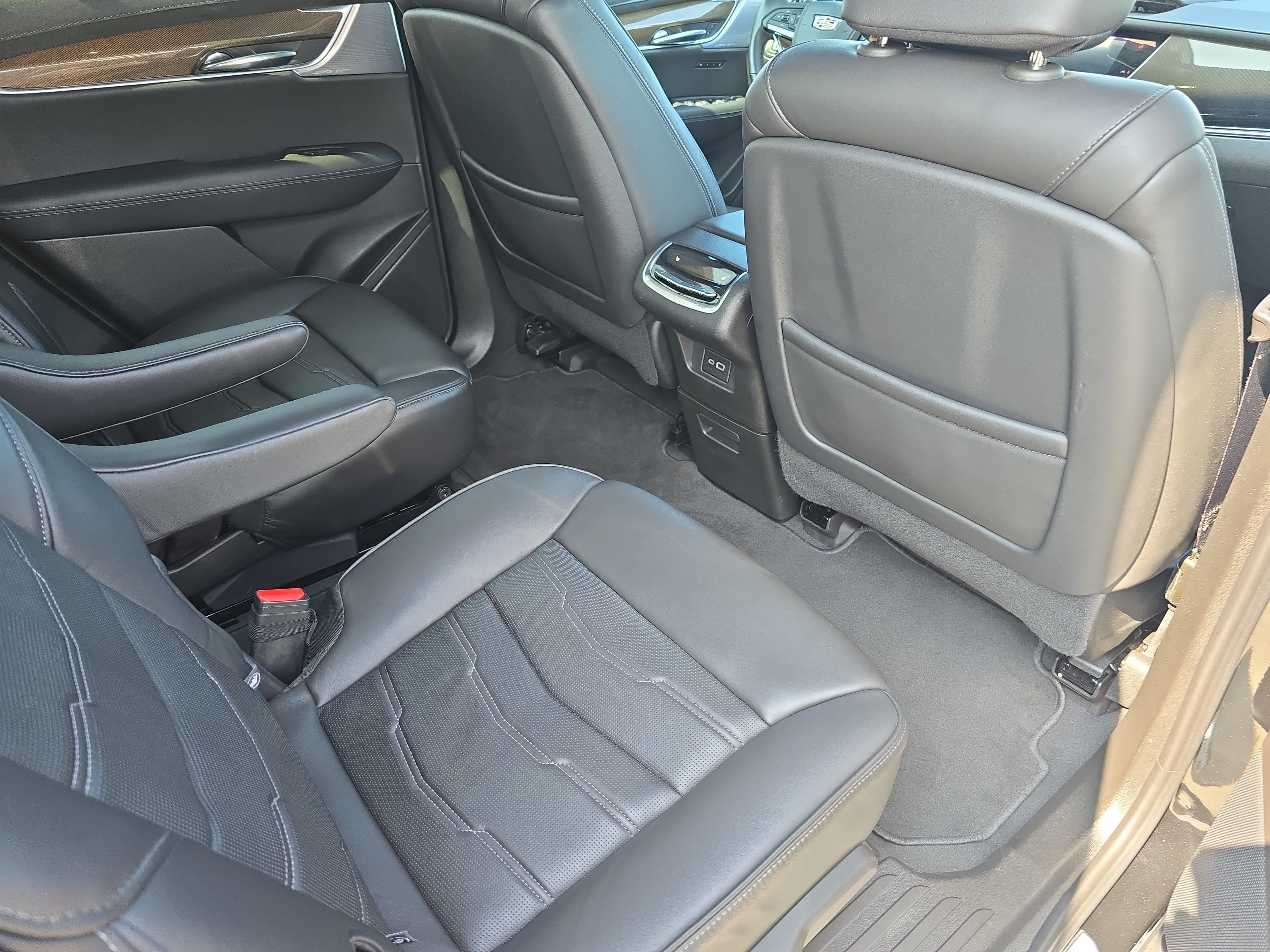 Used 2024 Cadillac XT6 Premium Luxury w/ Platinum Package FWD image 11