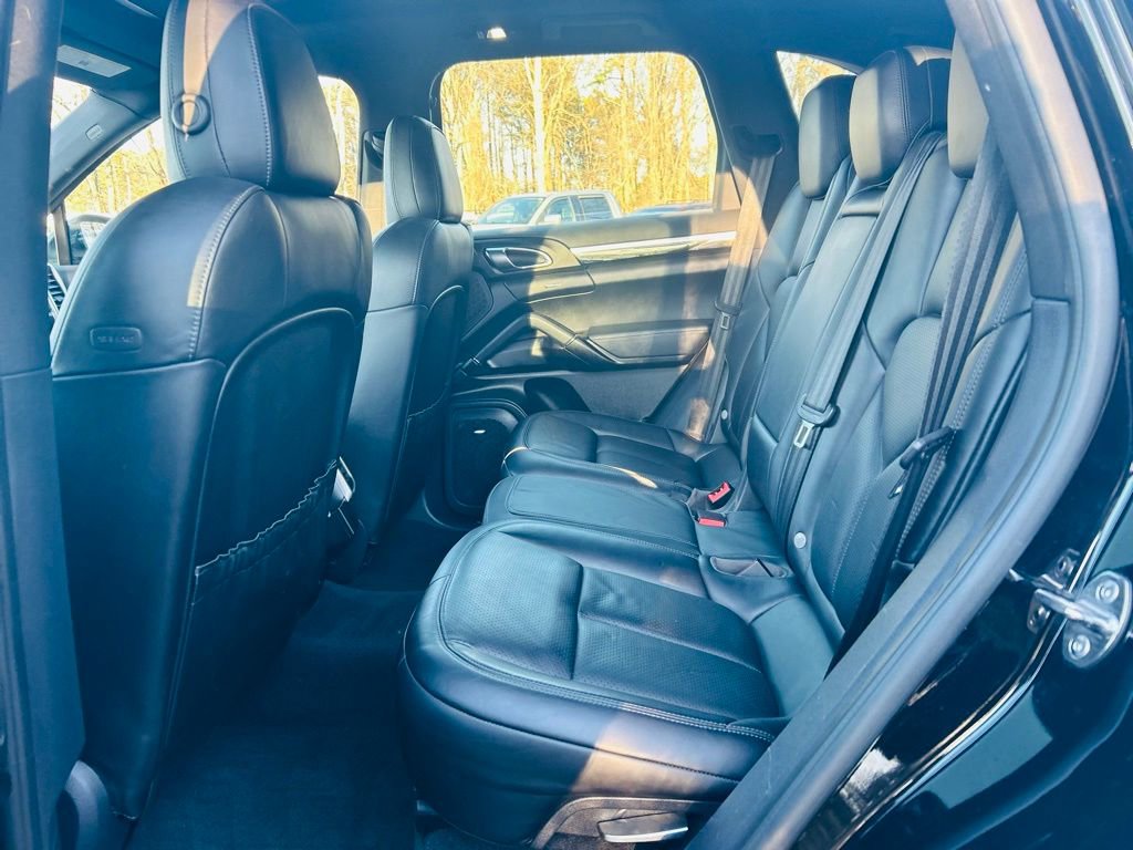 Used 2016 Porsche Cayenne S image 33