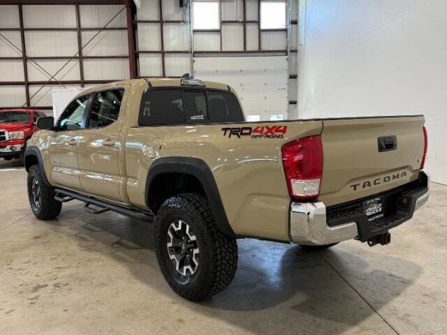 Used 2016 Toyota Tacoma TRD Off-Road w/ Towing Package image 11