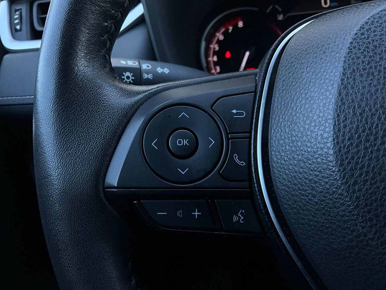 Used 2025 Toyota RAV4 XLE image 34