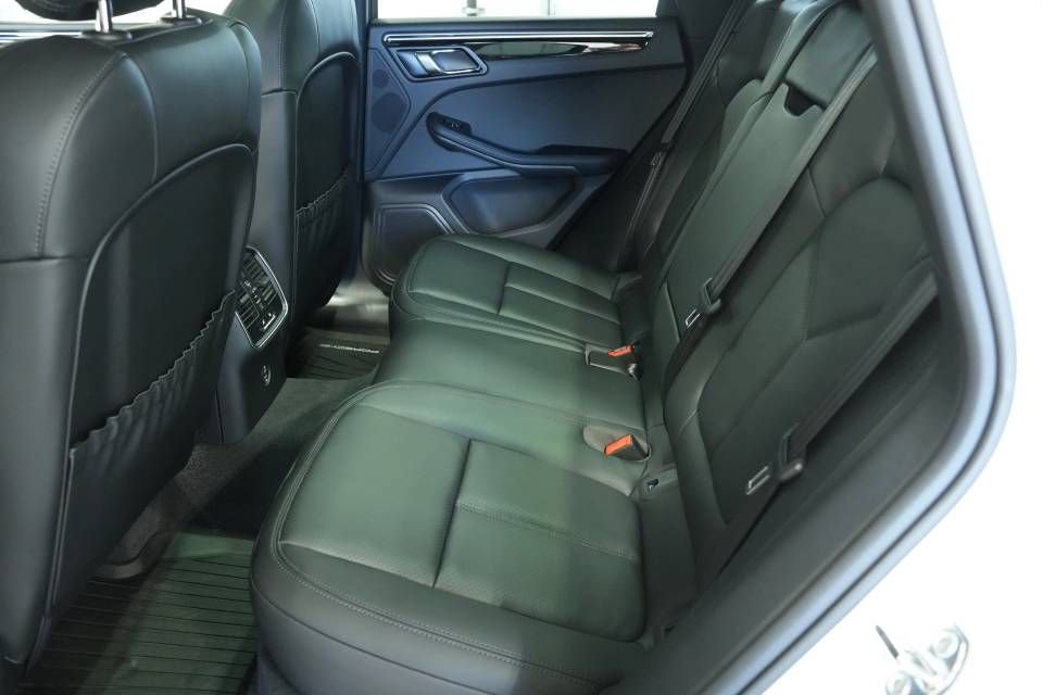 Certified 2026 Porsche Macan AWD/4WD image 27