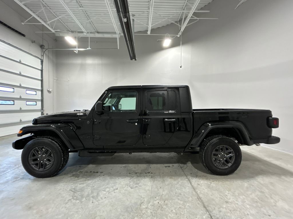 New 2026 Jeep Gladiator Sport image 9