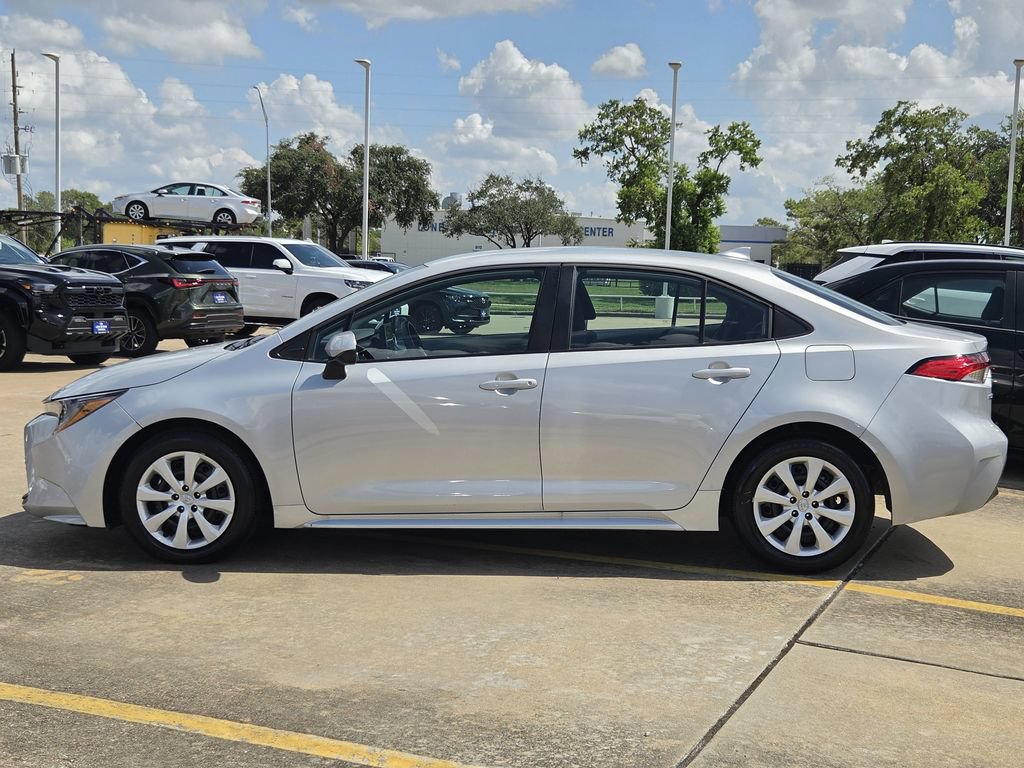 Used 2026 Toyota Corolla LE FWD image 6