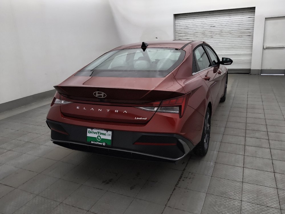 Used 2025 Hyundai Elantra Limited FWD image 9