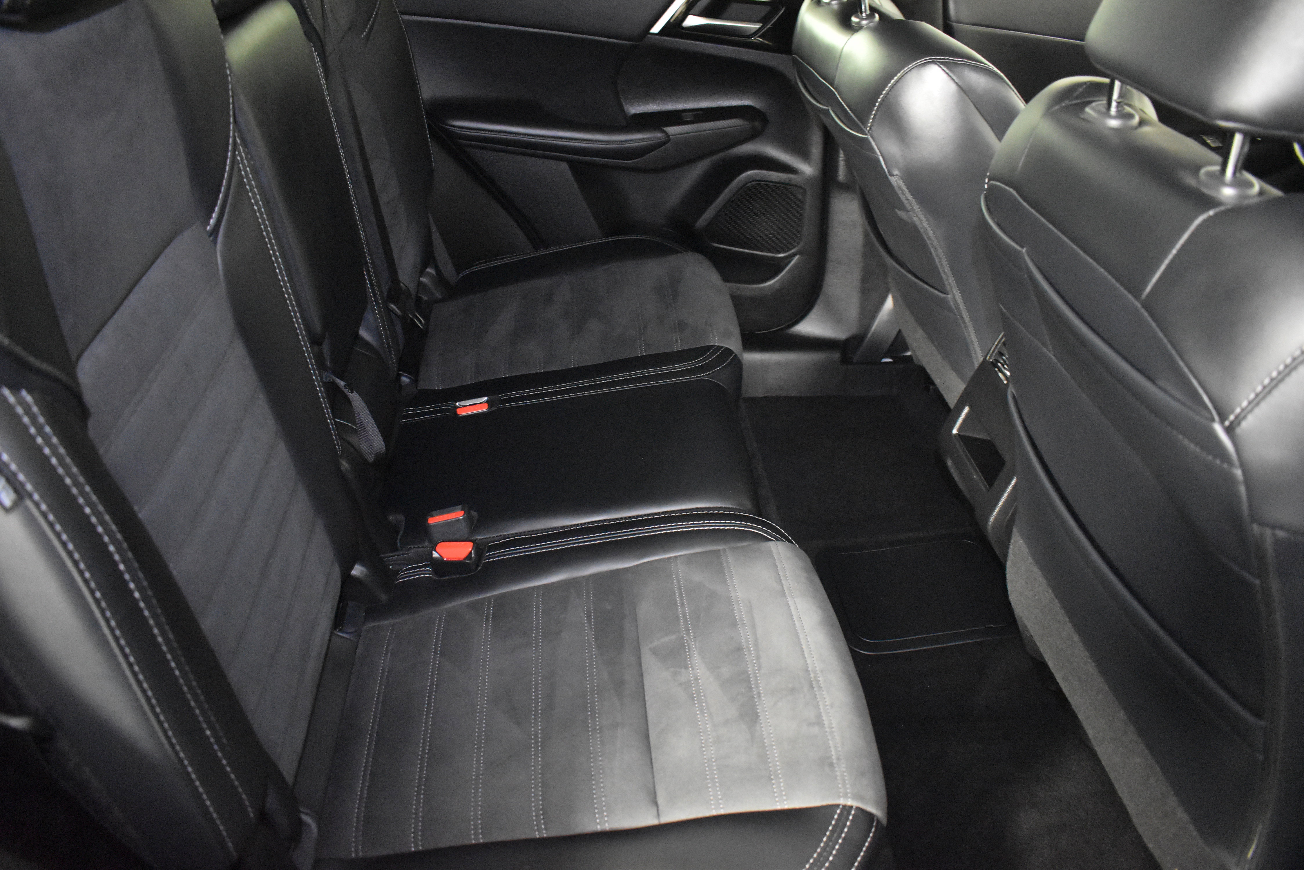 Used 2024 Mitsubishi Outlander SE image 44