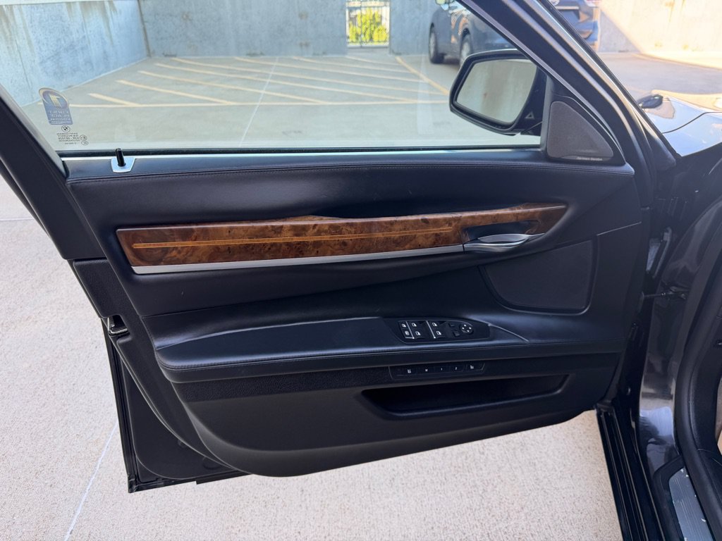 Used 2014 BMW 750Li xDrive AWD/4WD image 9