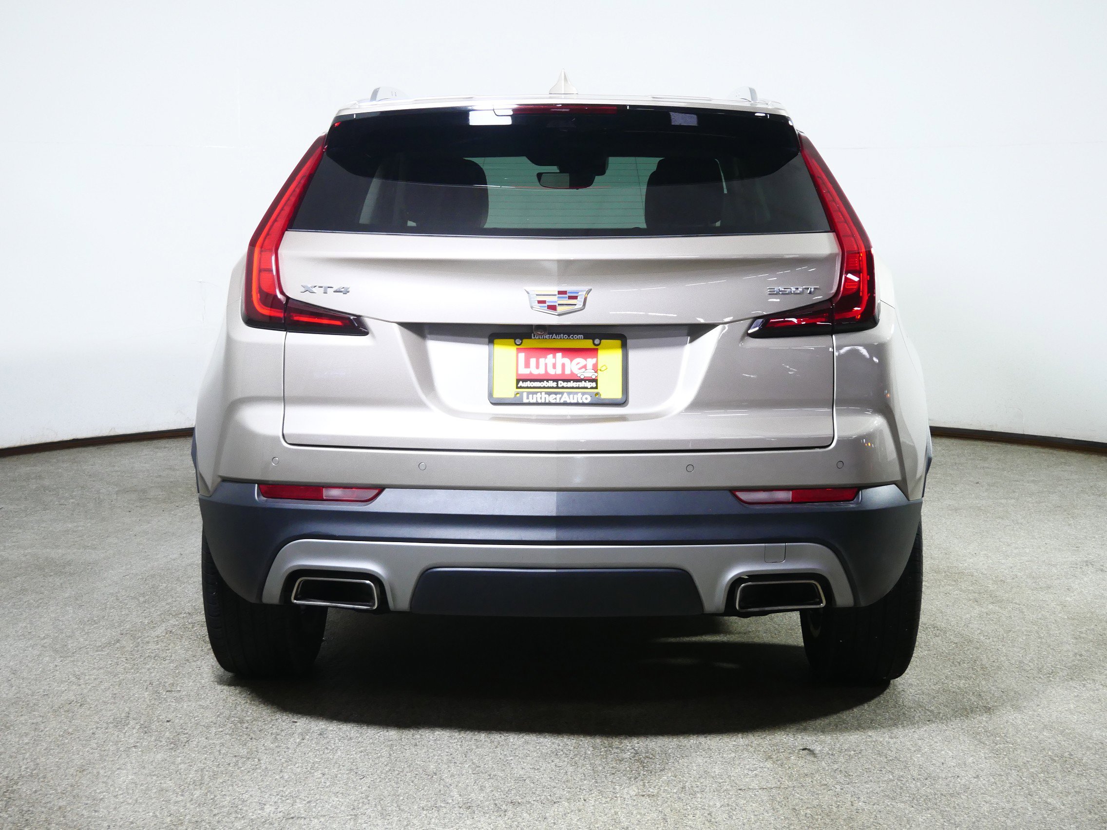 Used 2022 Cadillac XT4 Premium Luxury w/ Enhanced Visibility Package image 6