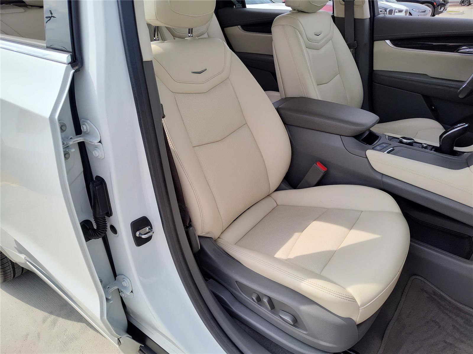 Used 2022 Cadillac XT6 Premium Luxury w/ Technology Package image 25