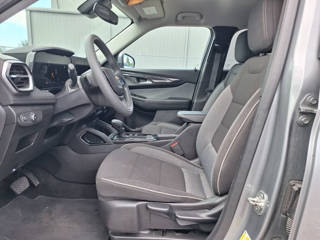 Used 2025 Chevrolet TrailBlazer LT FWD image 11