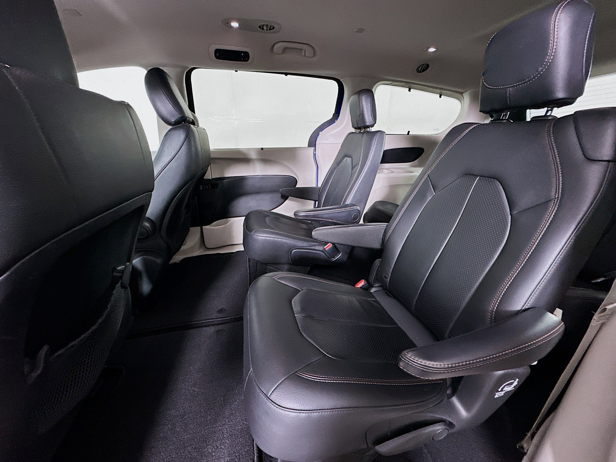 Used 2020 Chrysler Pacifica Touring-L image 26