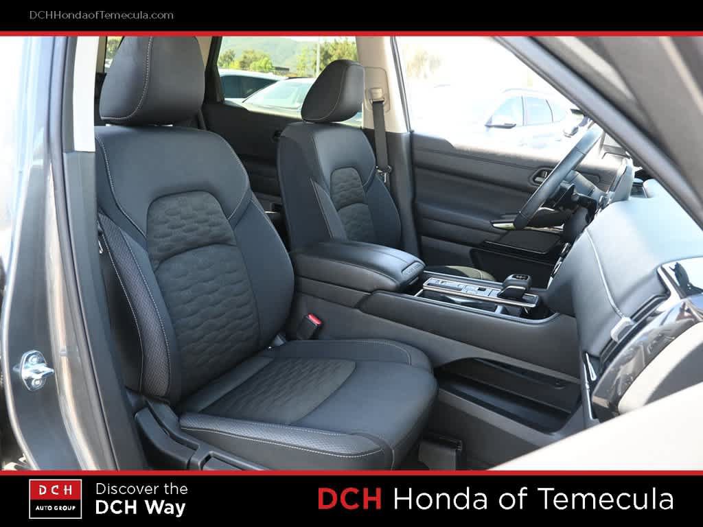 Used 2025 Nissan Pathfinder SV FWD image 22