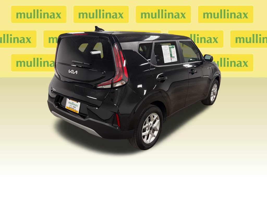 Used 2025 Kia Soul LX w/ LX Technology Package FWD image 19