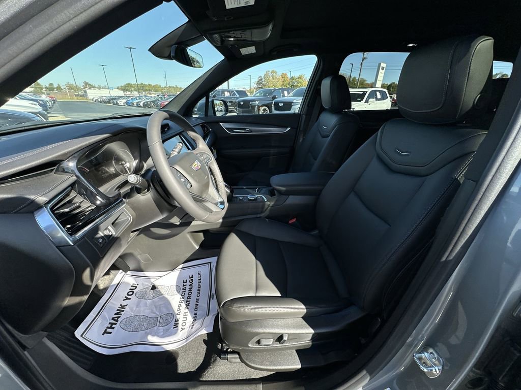 New 2025 Cadillac XT6 Luxury image 11