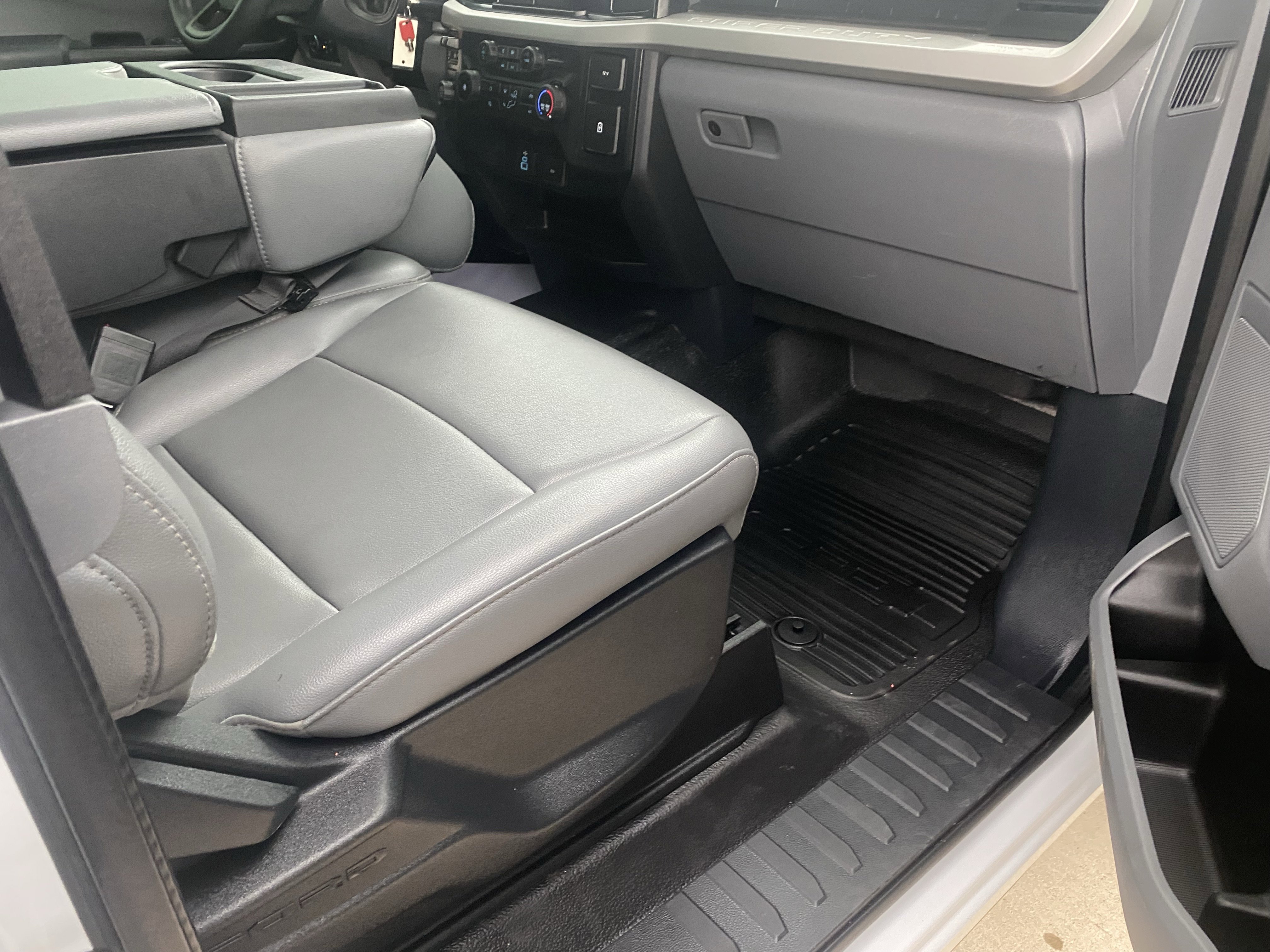 Used 2024 Ford F250 XL w/ XL Chrome Package RWD image 3