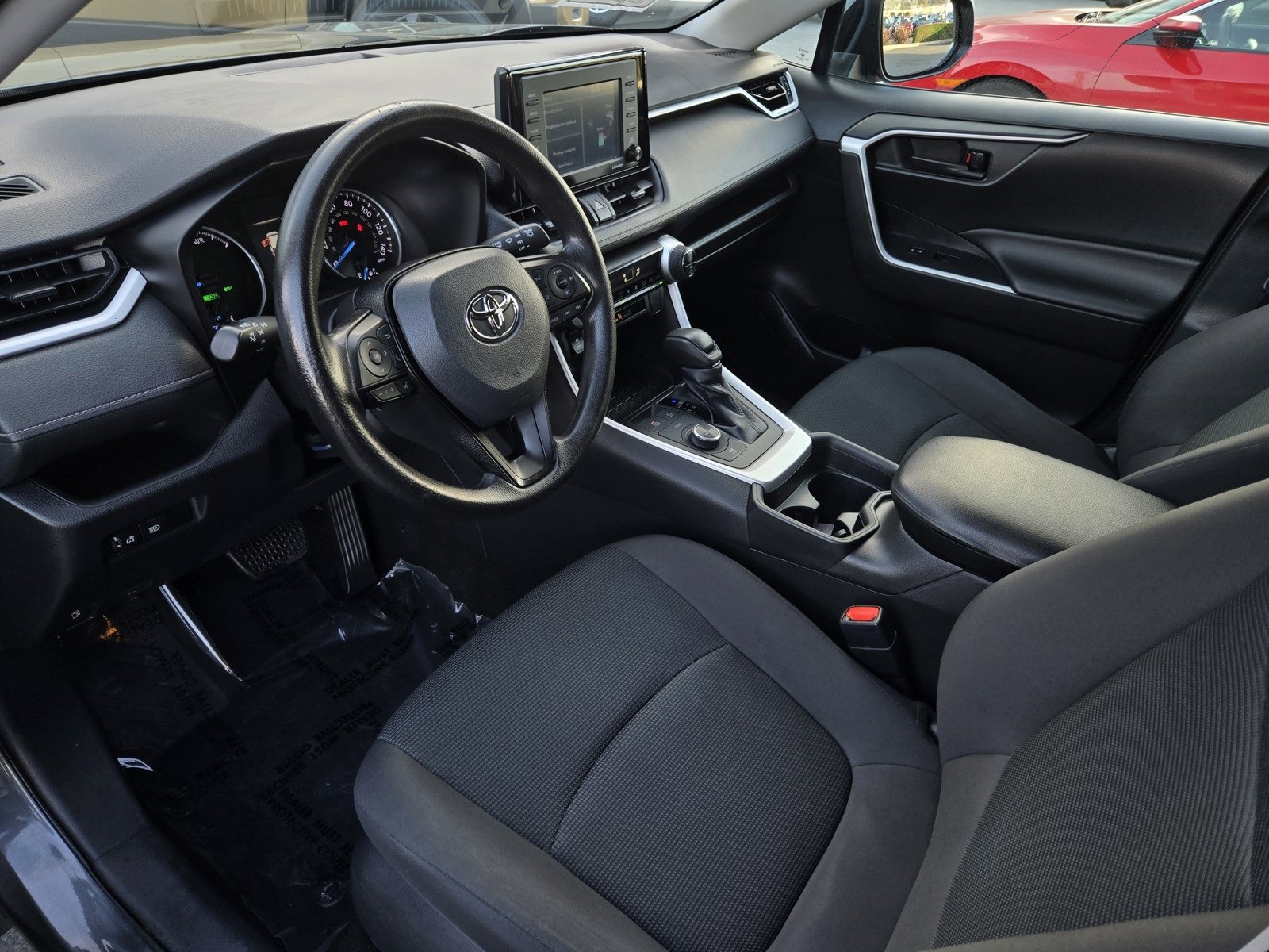 Used 2021 Toyota RAV4 LE image 8