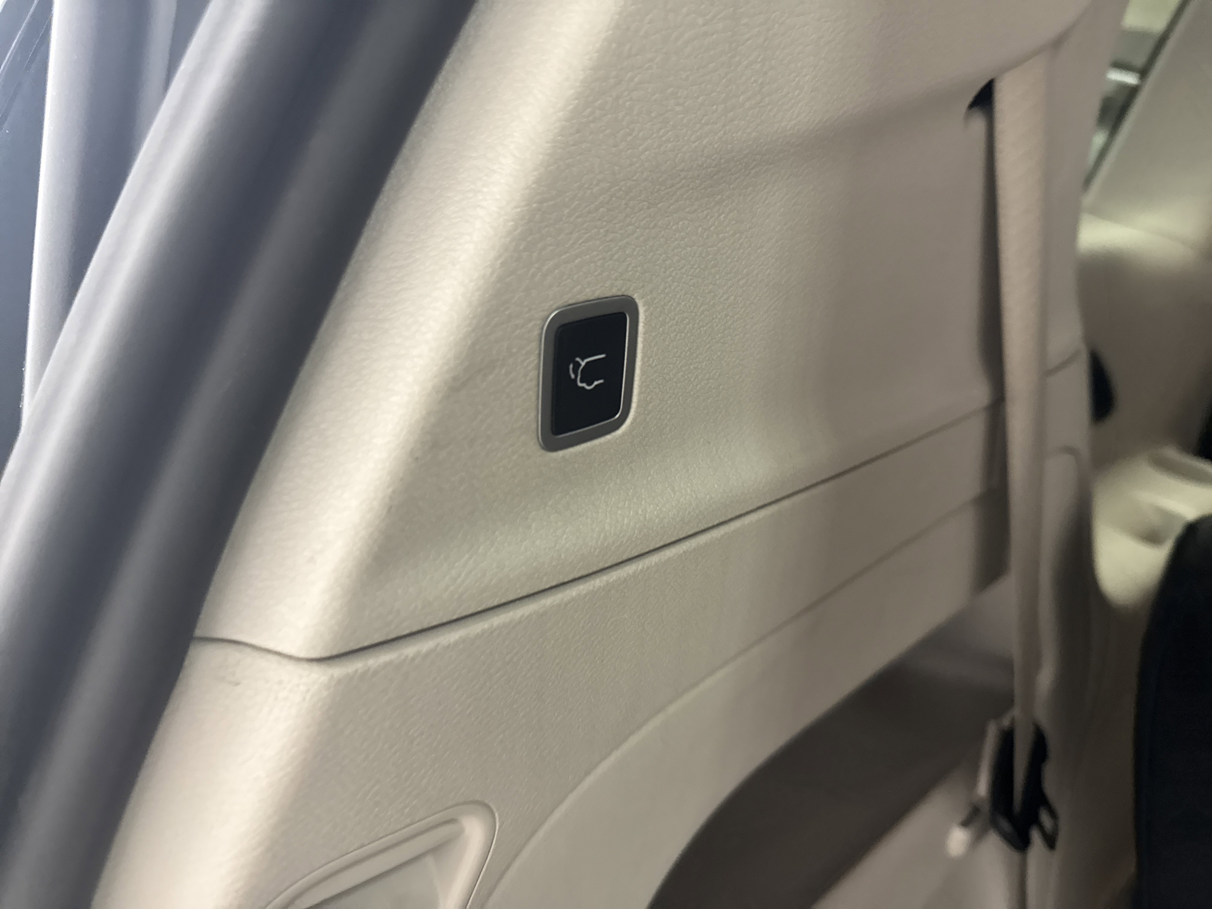 Used 2024 Chrysler Pacifica Touring-L image 37