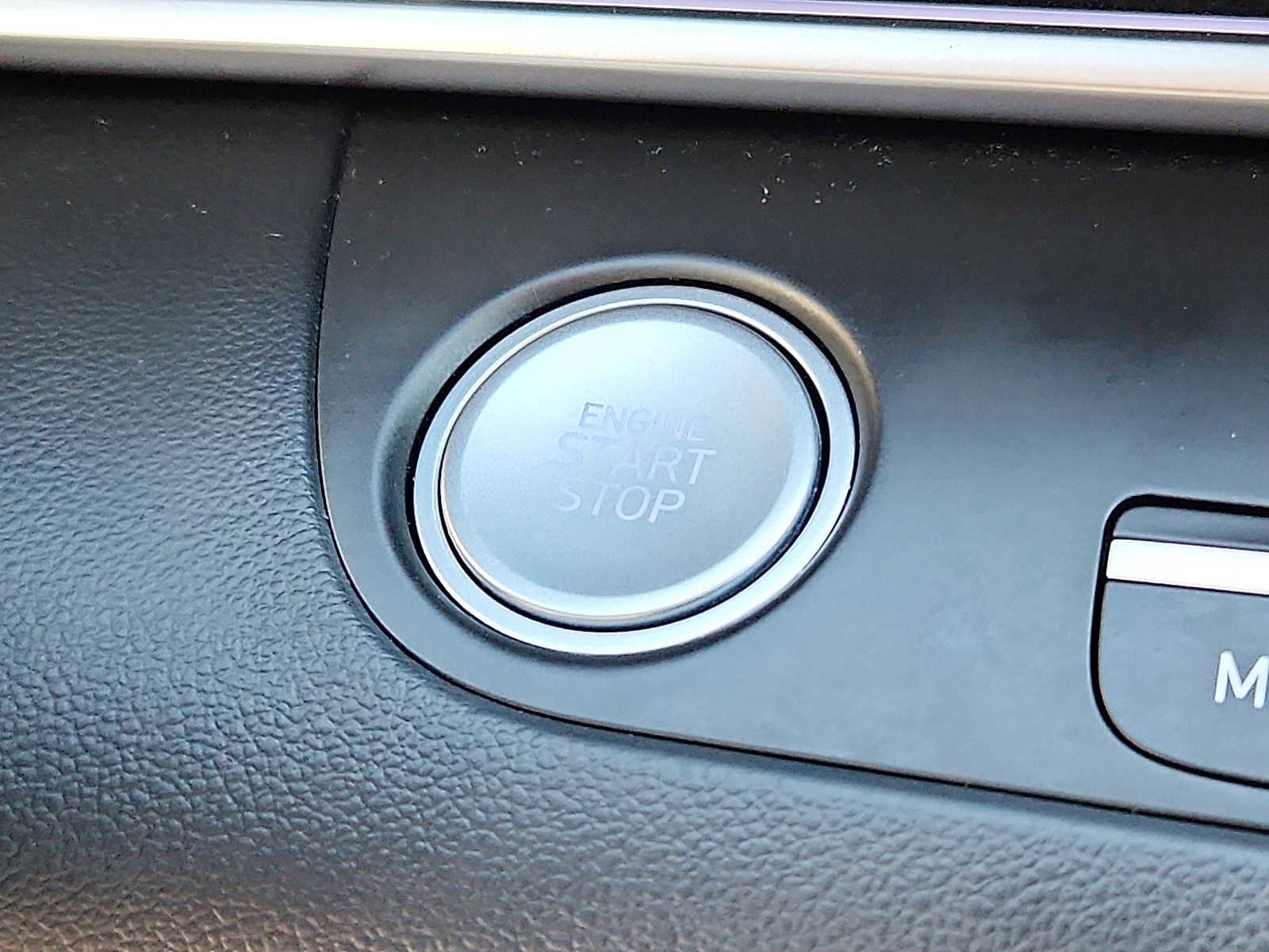 Used 2023 Hyundai Elantra Limited image 23