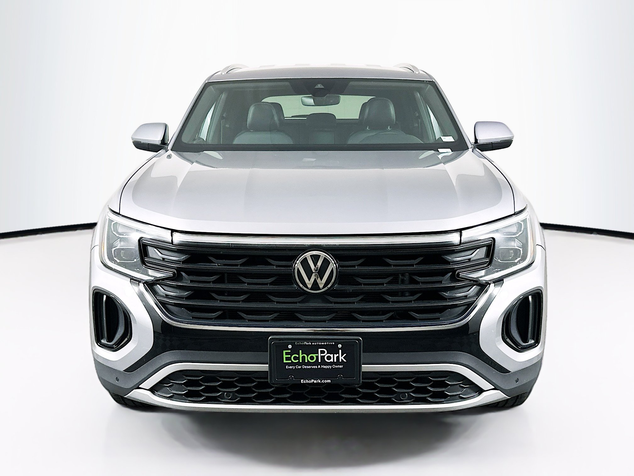 Used 2024 Volkswagen Atlas Cross Sport SE AWD/4WD image 2