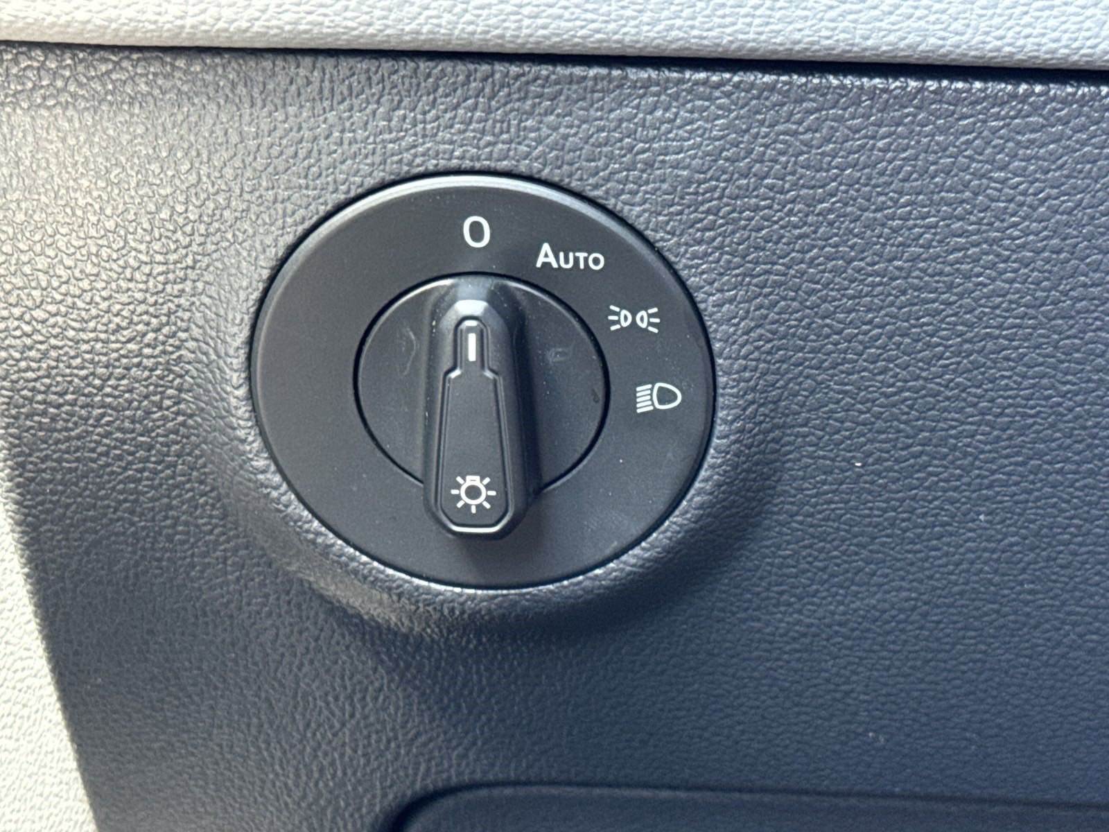 Used 2024 Volkswagen Taos SE image 15