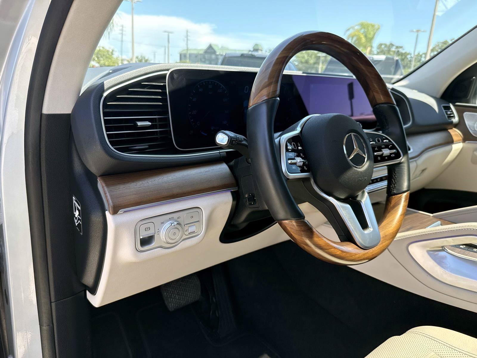 Certified 2022 Mercedes-Benz GLE 450 4MATIC w/ Premium Package image 19