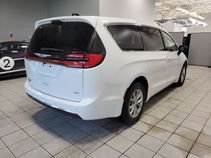 New 2026 Chrysler Pacifica Select FWD image 7
