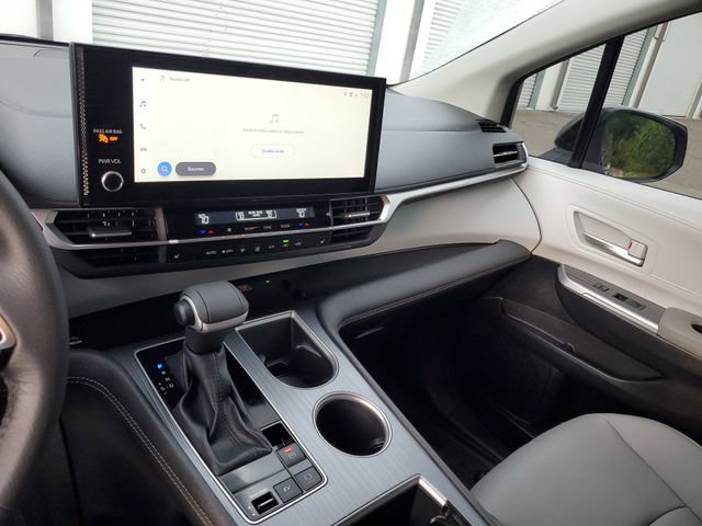 Used 2026 Toyota Sienna XLE FWD image 26