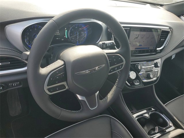 New 2026 Chrysler Pacifica Limited w/ Trailer Tow Group image 20