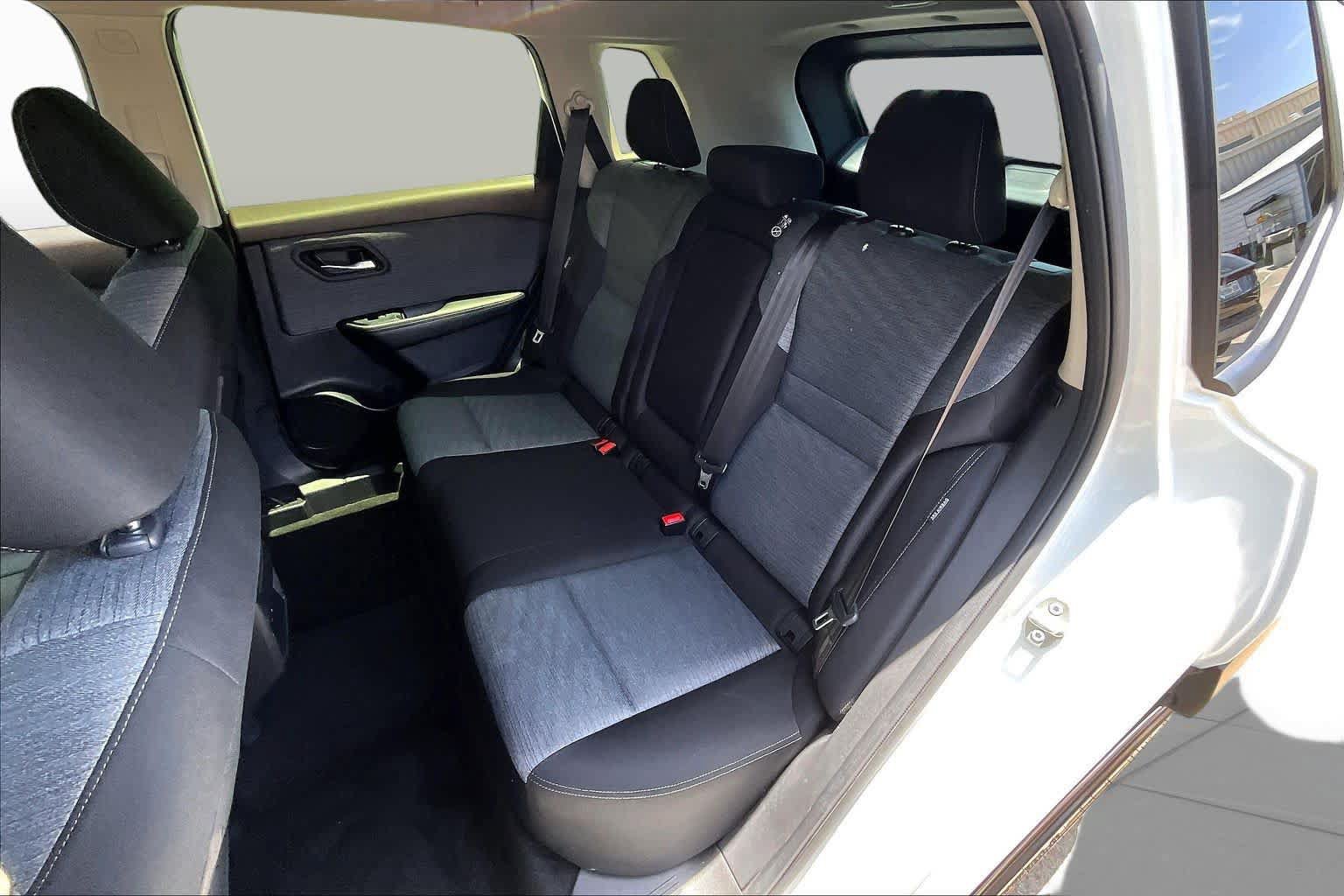Certified 2023 Nissan Rogue SV FWD image 19