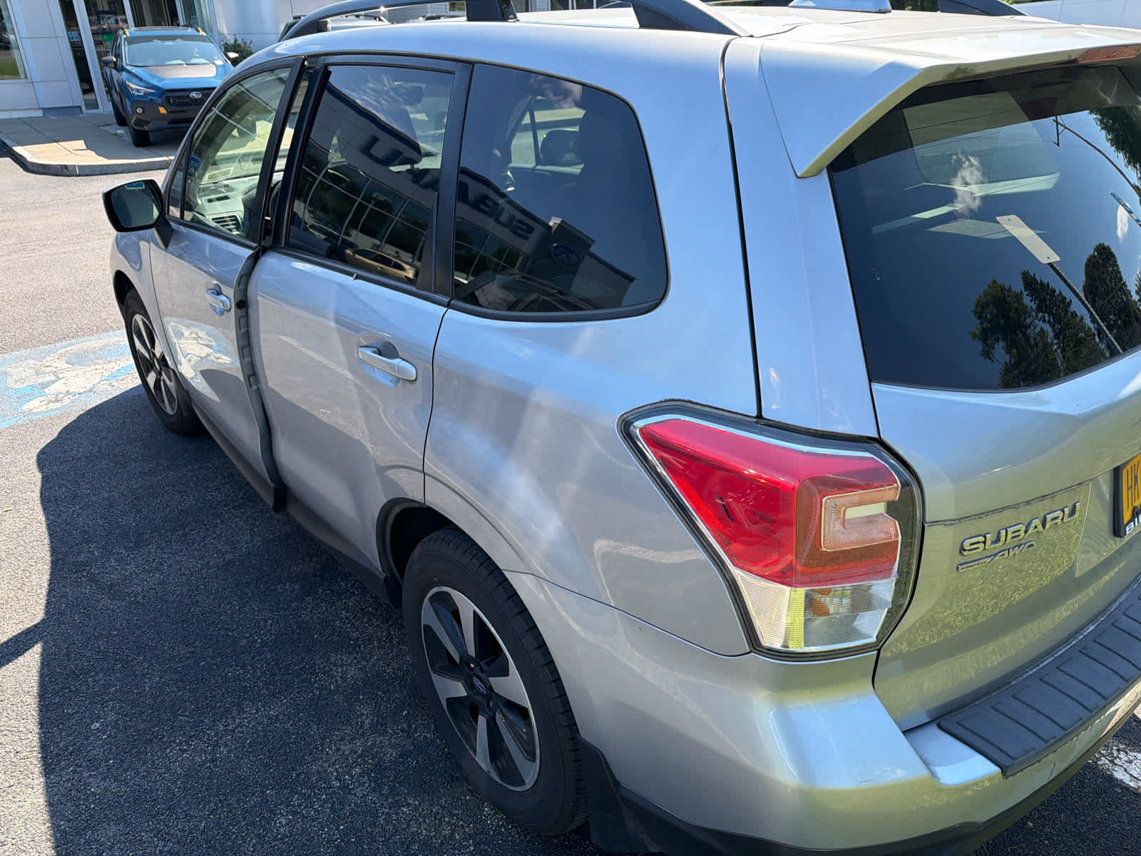 Used 2017 Subaru Forester 2.5i Premium w/ All-Weather Package AWD/4WD image 13