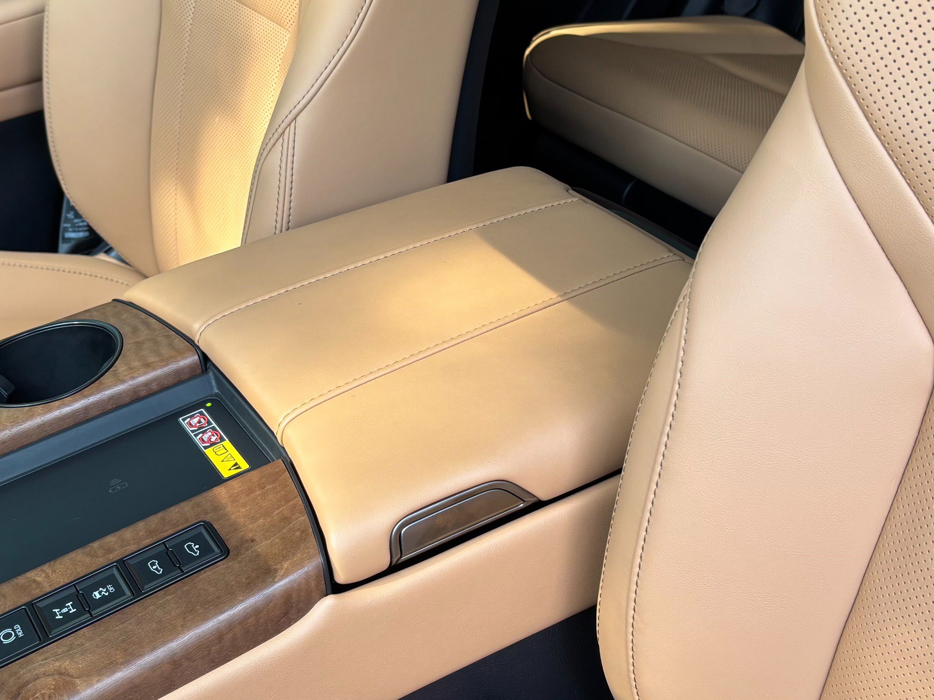 Used 2025 Lexus LX 600 4WD w/ Accessory Package (2T) image 13