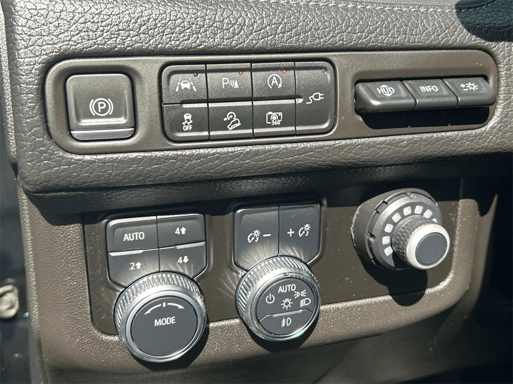 Used 2022 GMC Yukon XL Denali image 24