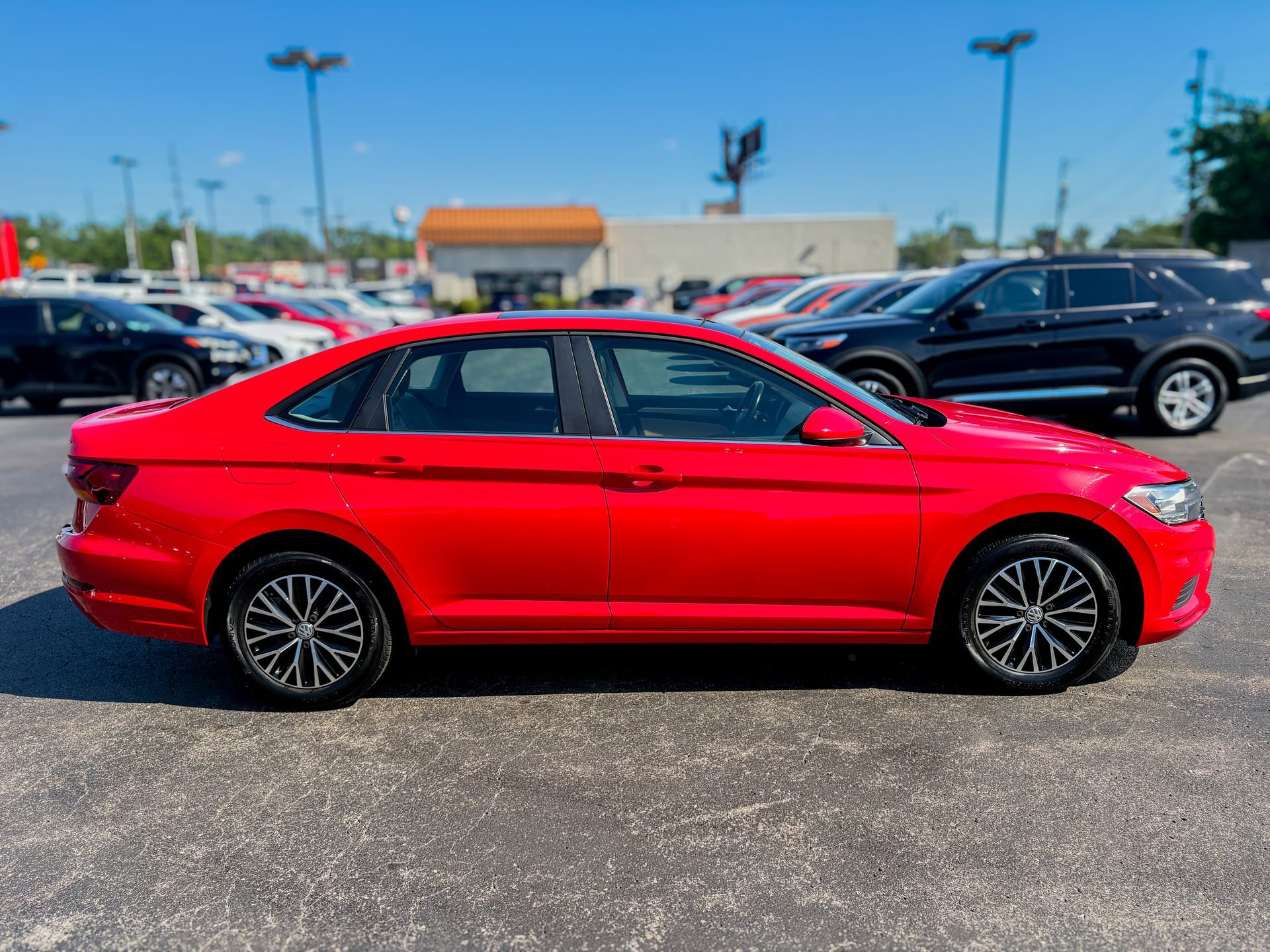 Used 2019 Volkswagen Jetta SE w/ Cold Weather Package FWD image 21