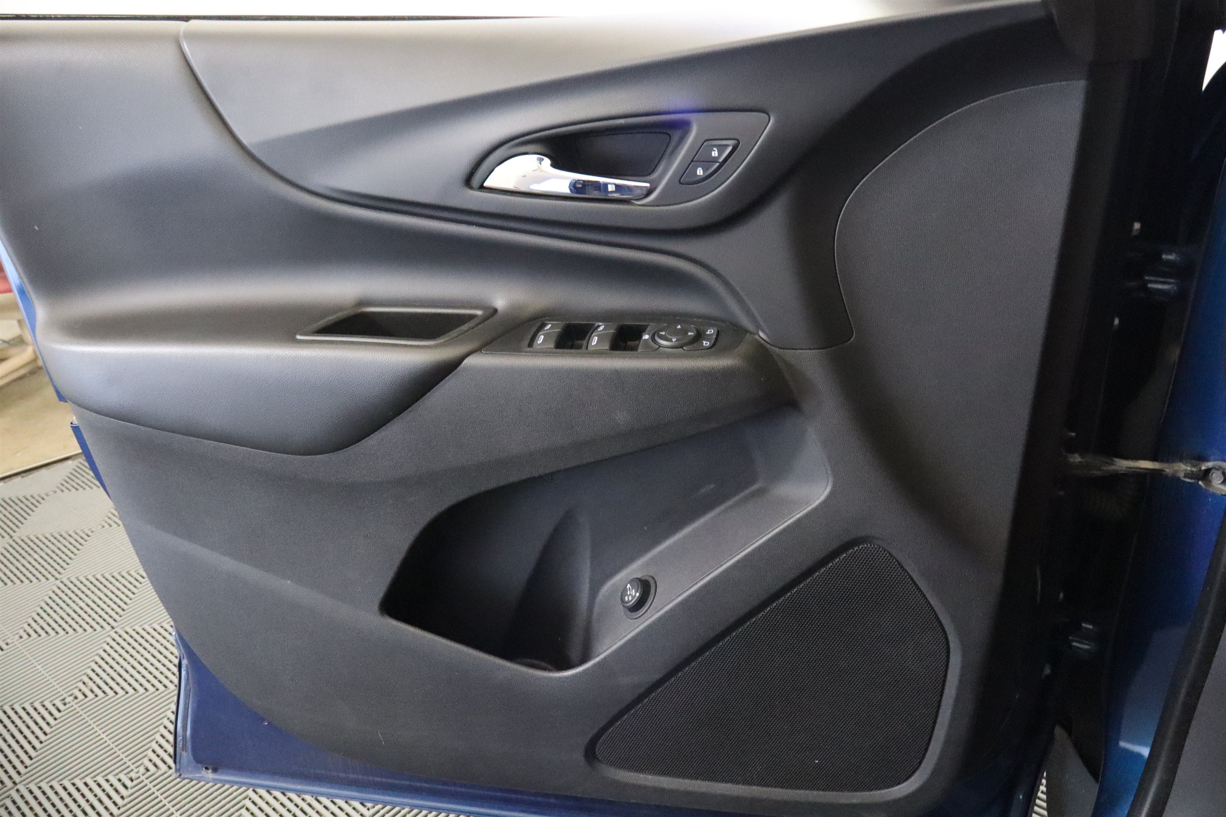 Used 2019 Chevrolet Equinox LT FWD image 34
