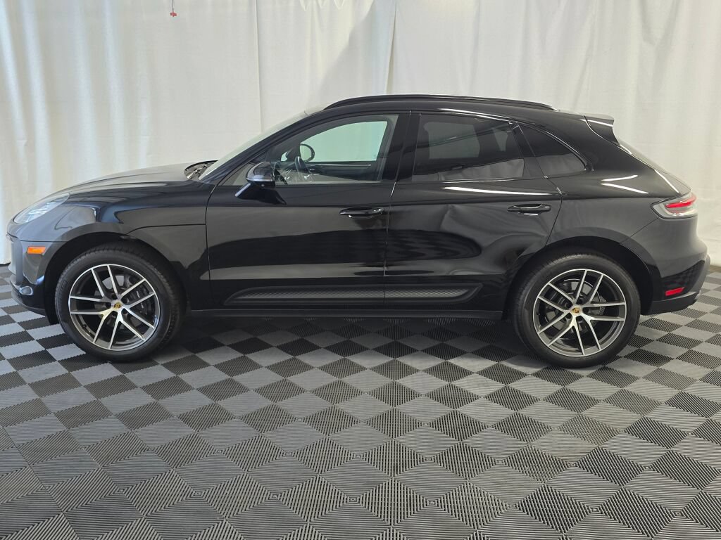 Certified 2026 Porsche Macan AWD/4WD image 2