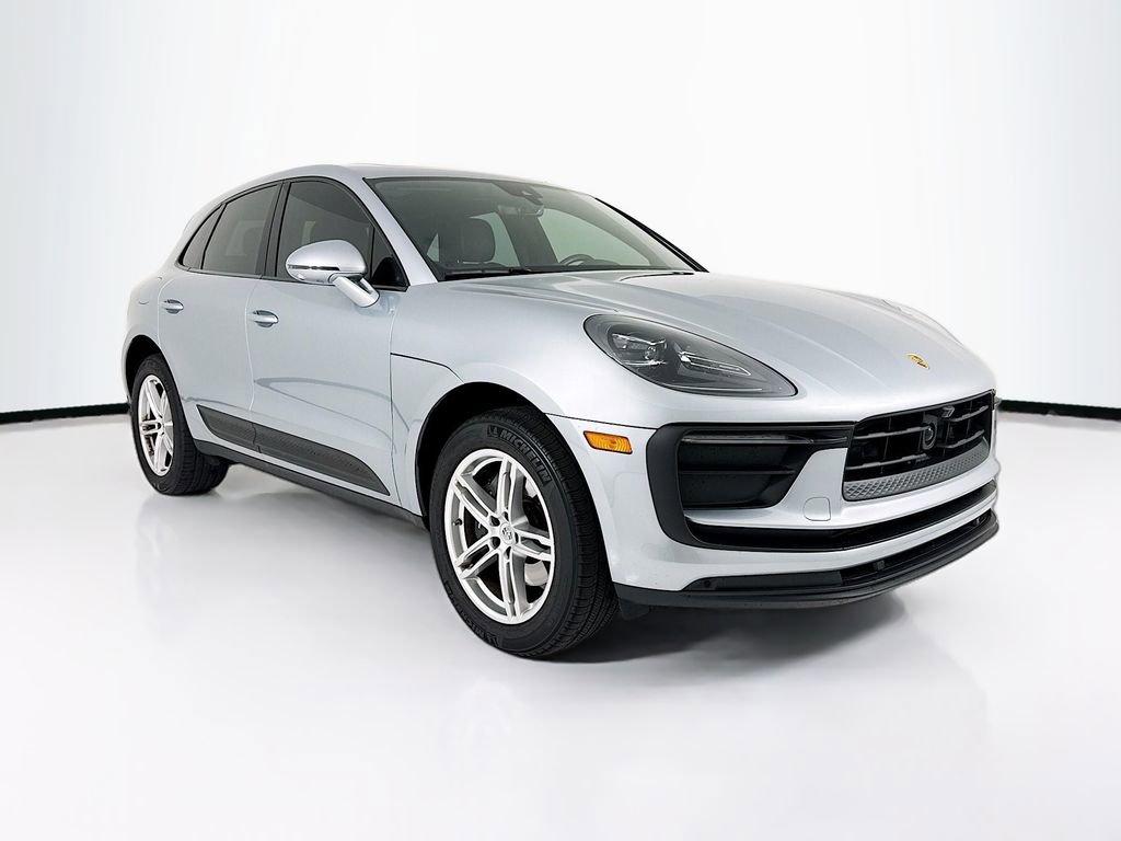 Certified 2025 Porsche Macan image 7
