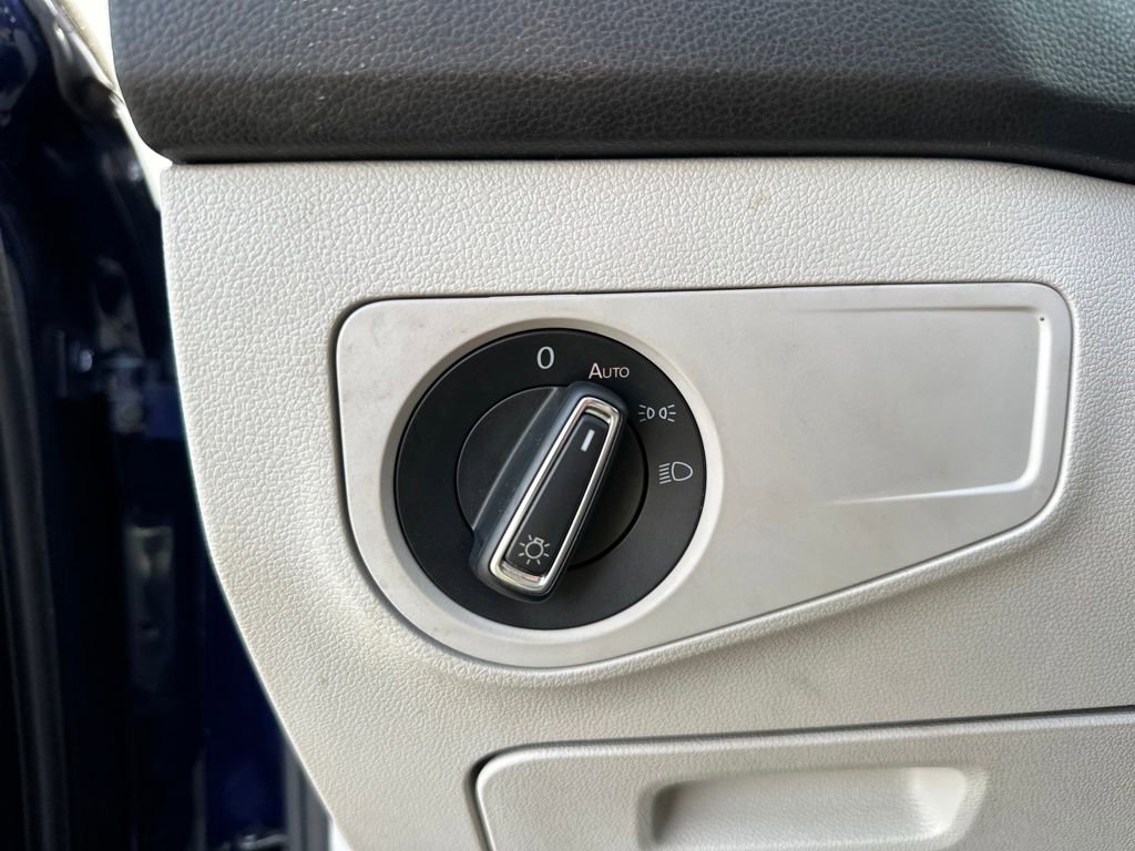 Used 2023 Volkswagen Tiguan SE image 18