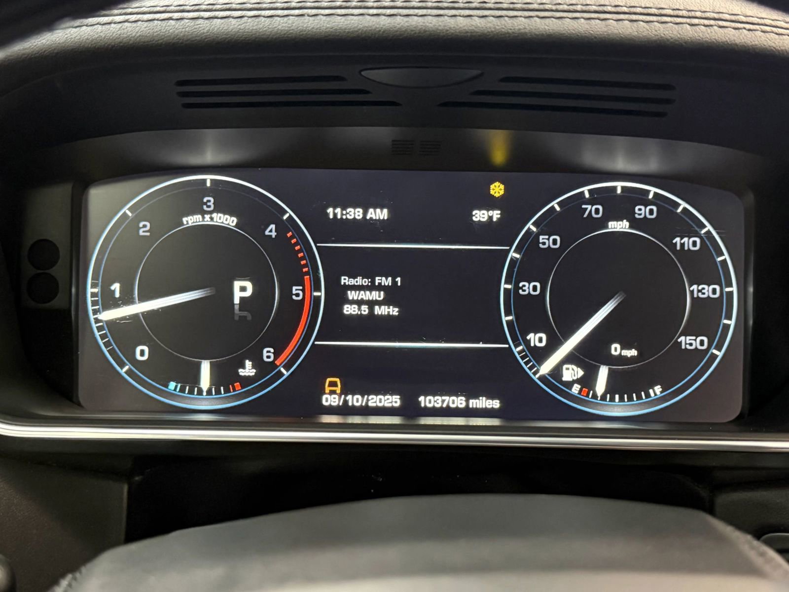 Used 2016 Land Rover Range Rover HSE image 32